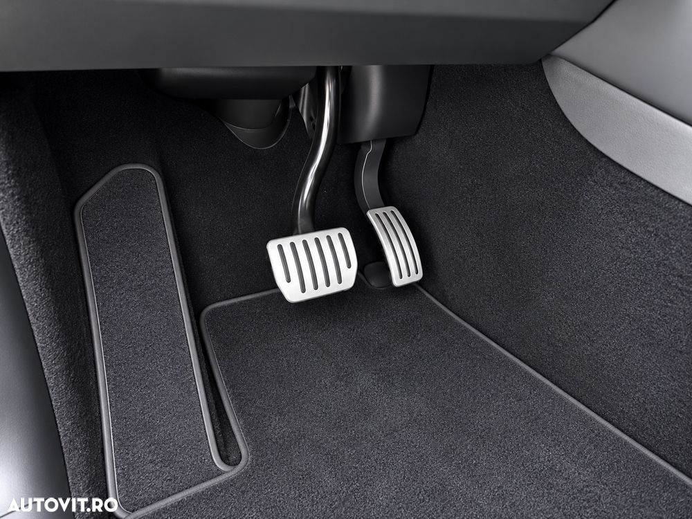 Tesla Model Y Performance Dual Motor AWD - 18
