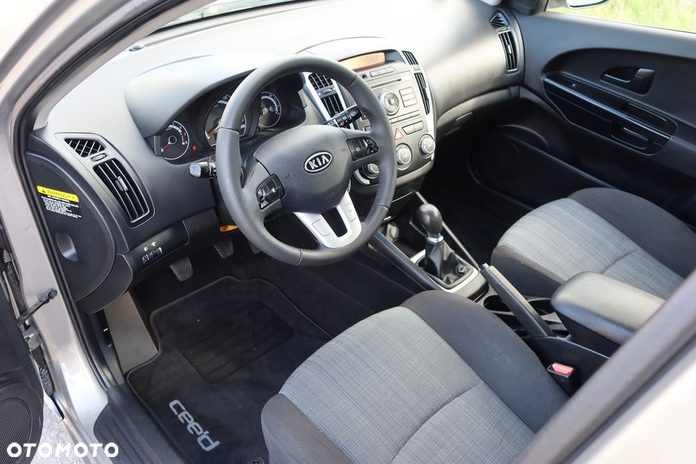 Kia Ceed Cee'd 1.4 L - 8