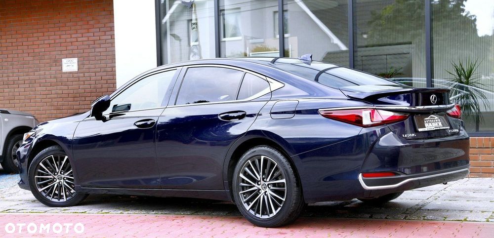 Lexus ES - 7
