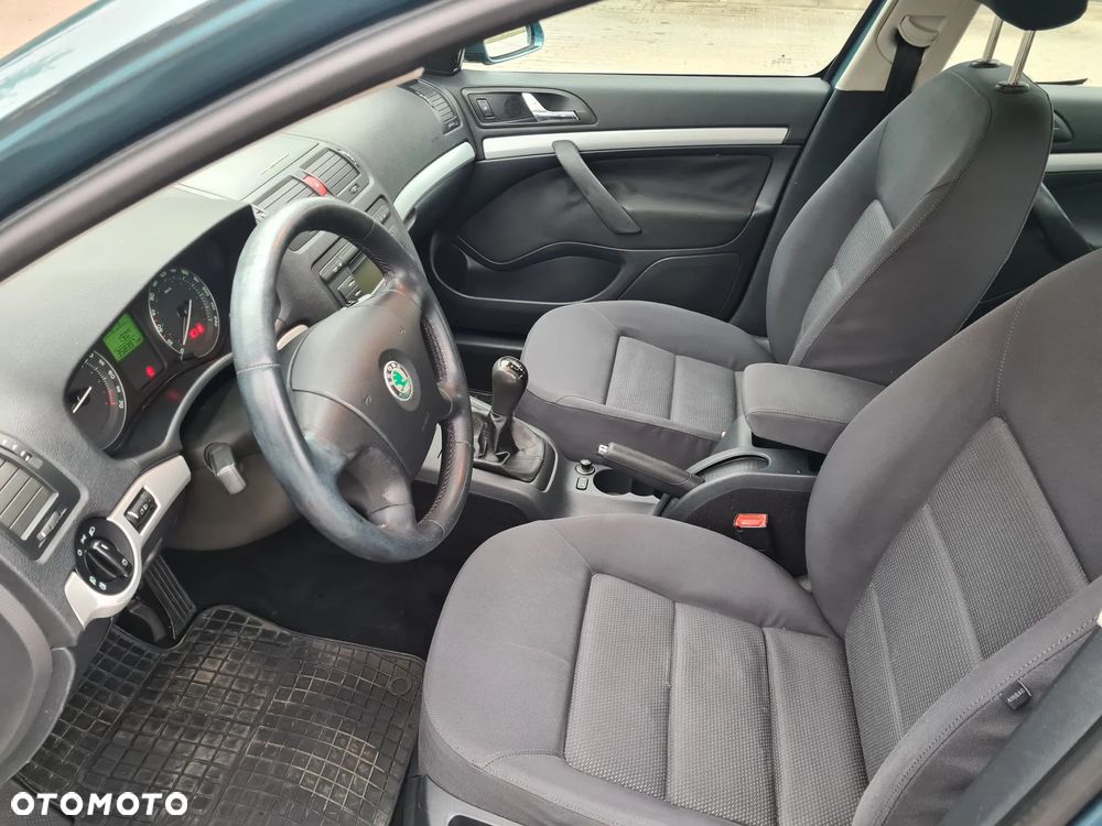 Skoda Octavia 1.6 Tour - 11