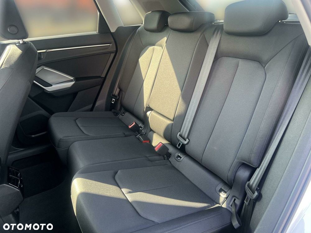 Audi Q3 35 TFSI S tronic - 11