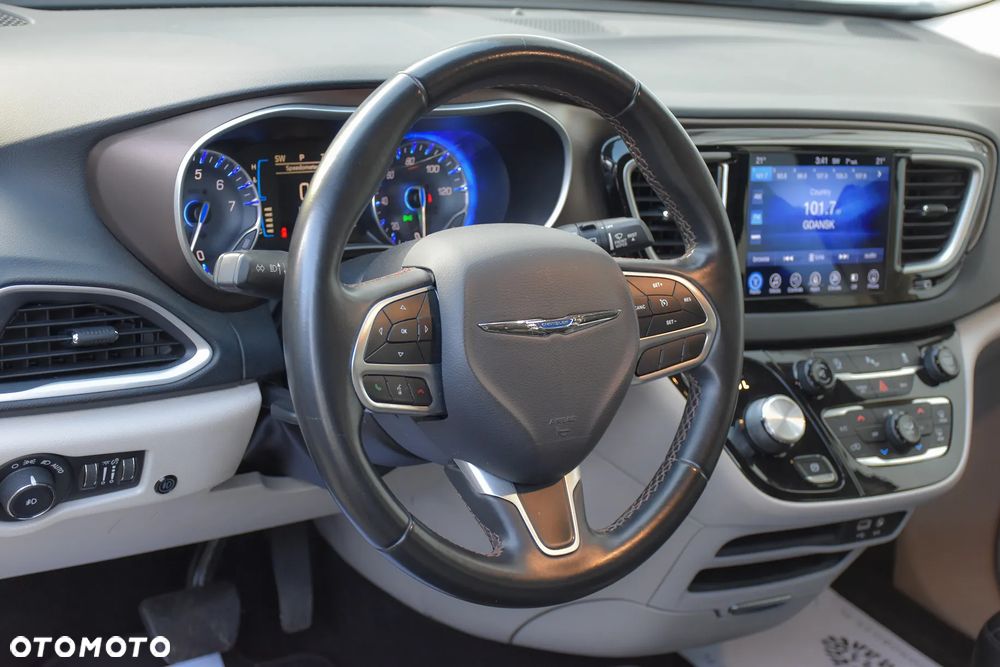 Chrysler Pacifica - 22