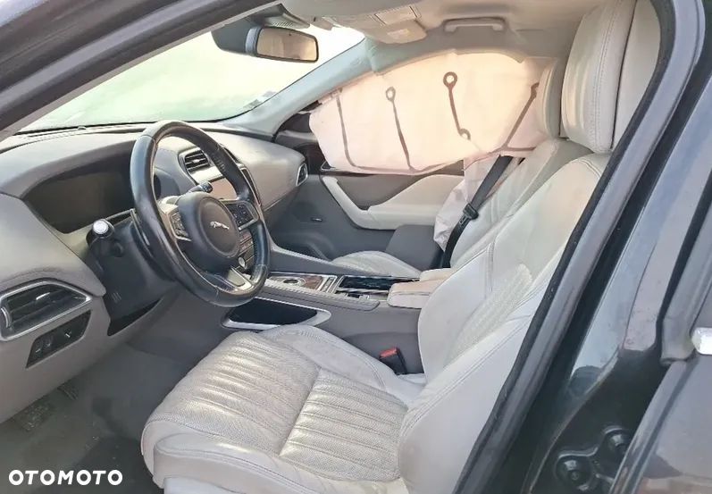 Jaguar F-Pace 20d AWD Prestige - 9