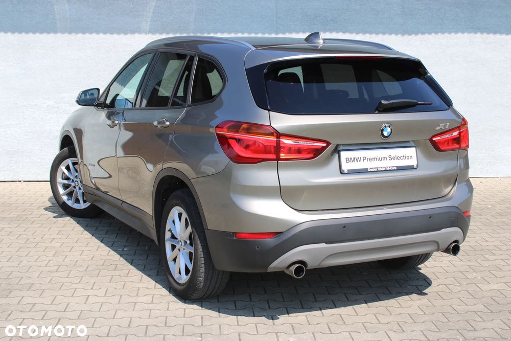 BMW X1 xDrive20i Advantage - 9