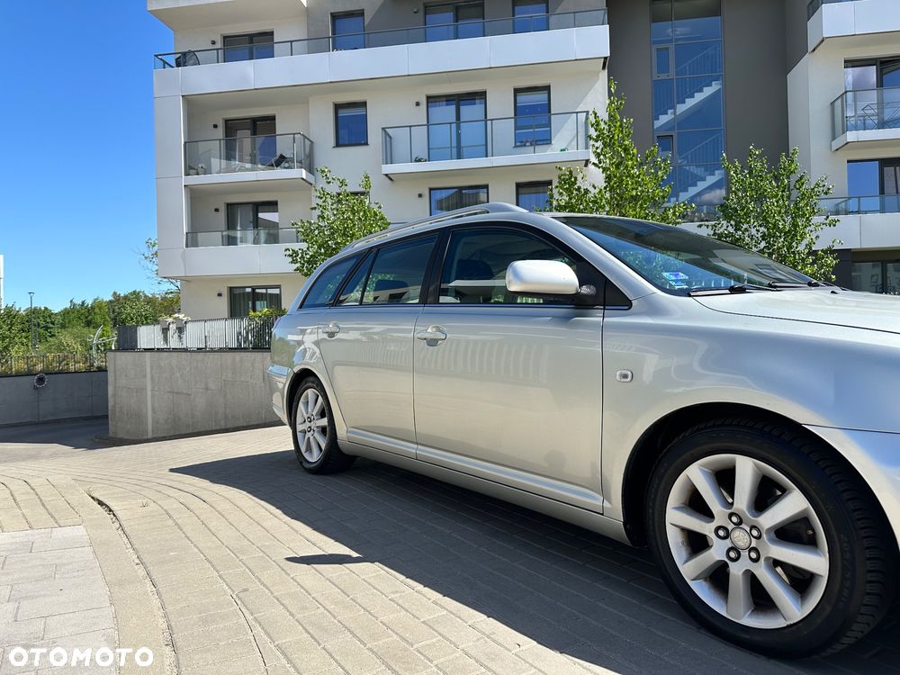 Toyota Avensis 2.0 D-4D Sol - 4