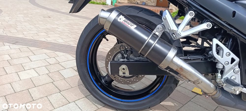 Suzuki GSX - 23