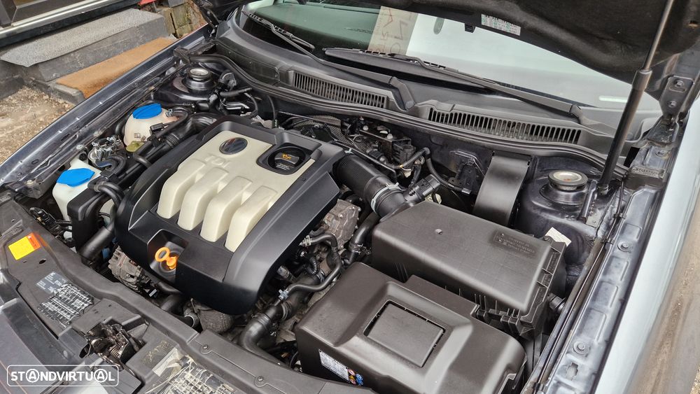 VW Jetta 1.9 TDi Confortine DSG - 16