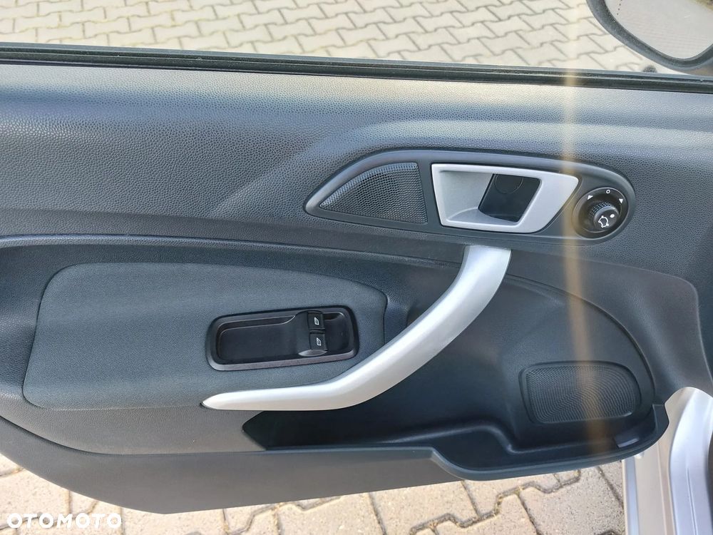 Ford Fiesta - 24