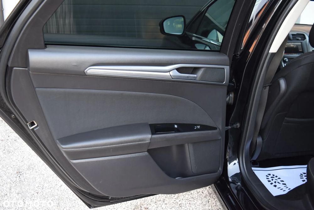 Ford Mondeo SW 2.0 TDCi Titanium - 32