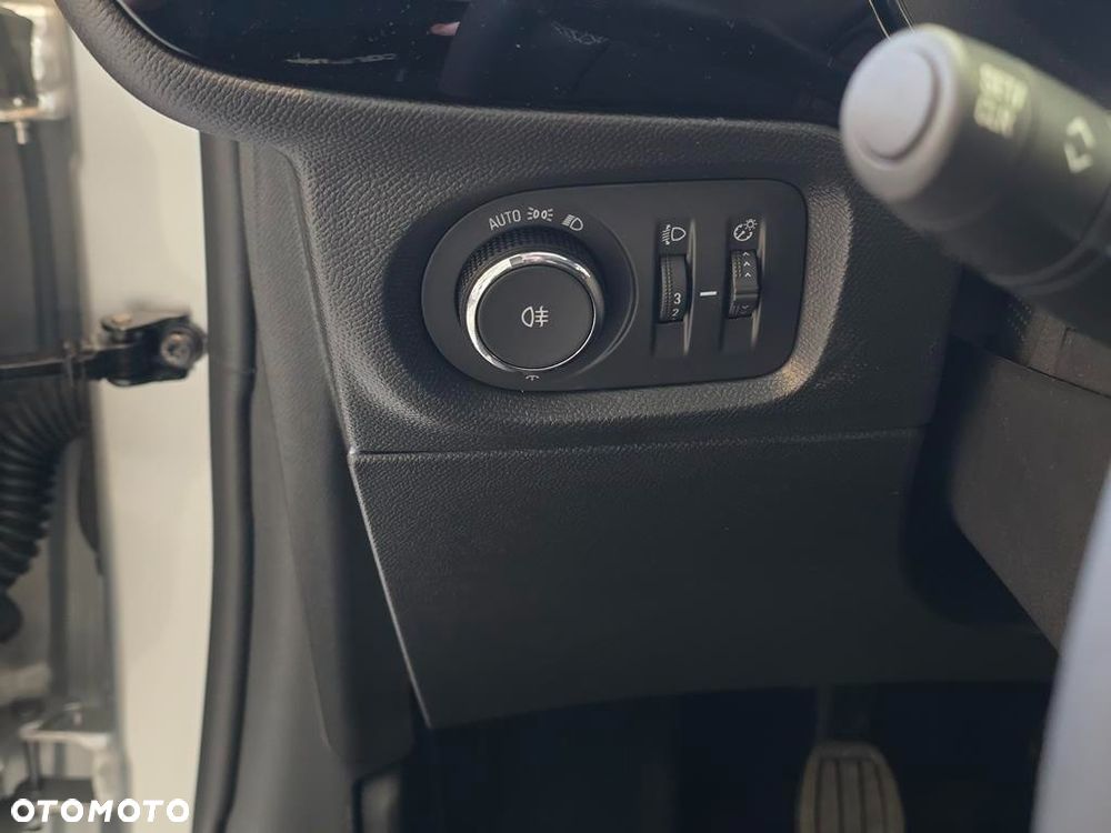 Opel Corsa 1.2 GS S&S - 10