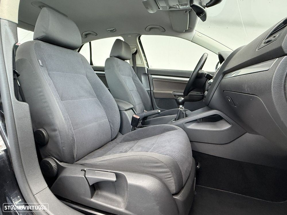 VW Jetta 1.9 TDi Confortline - 13