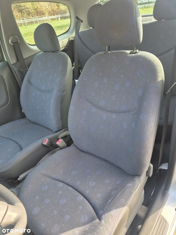 Toyota Yaris 1.0 Base - 2