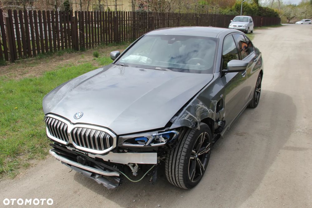 BMW Seria 3 330e M Sport - 4