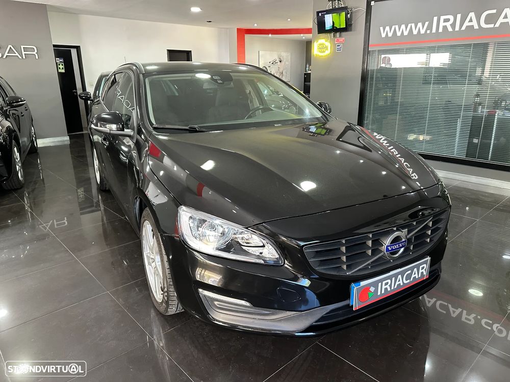 Volvo V60 2.0 D2 Momentum Drive - 10