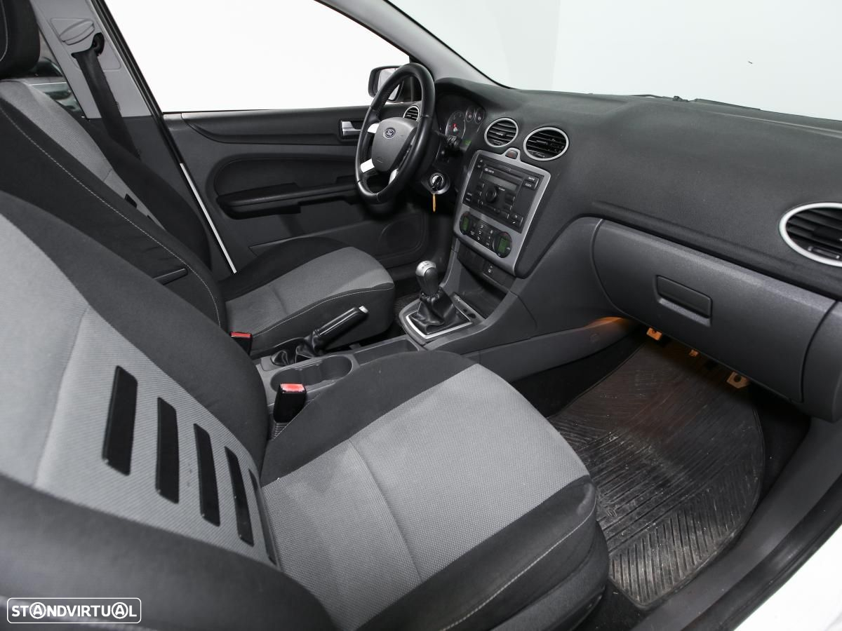 Ford Focus 1.8 TDCi Ambiente - 8