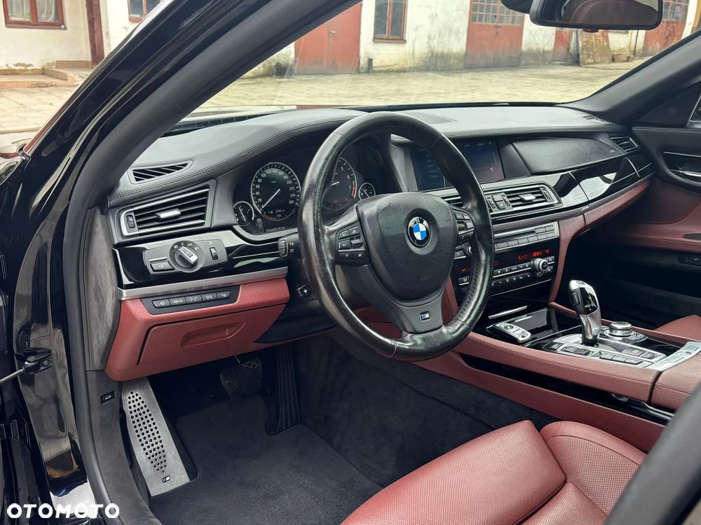 BMW Seria 7 750i L xDrive - 13