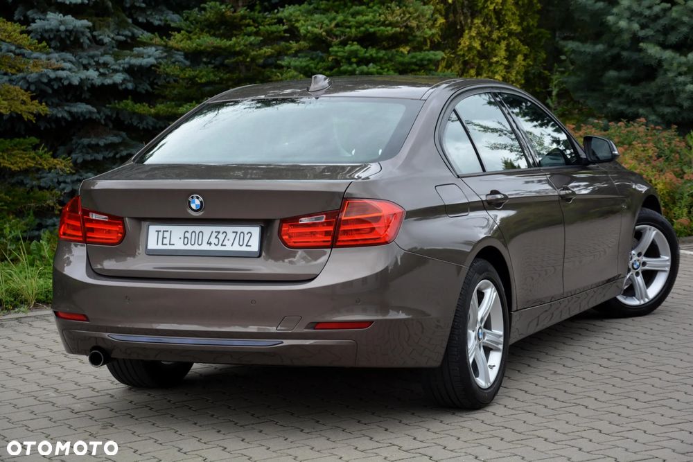 BMW Seria 3 318d Blue Performance Sport Line - 18