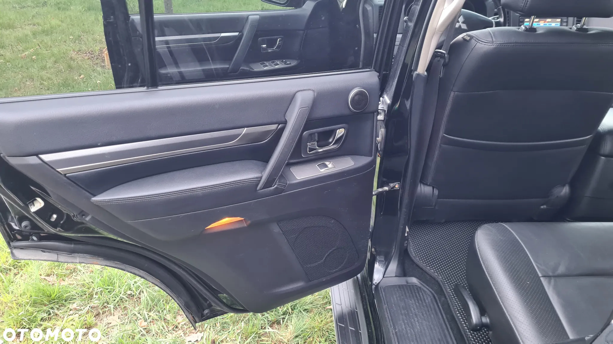 Mitsubishi Pajero - 20