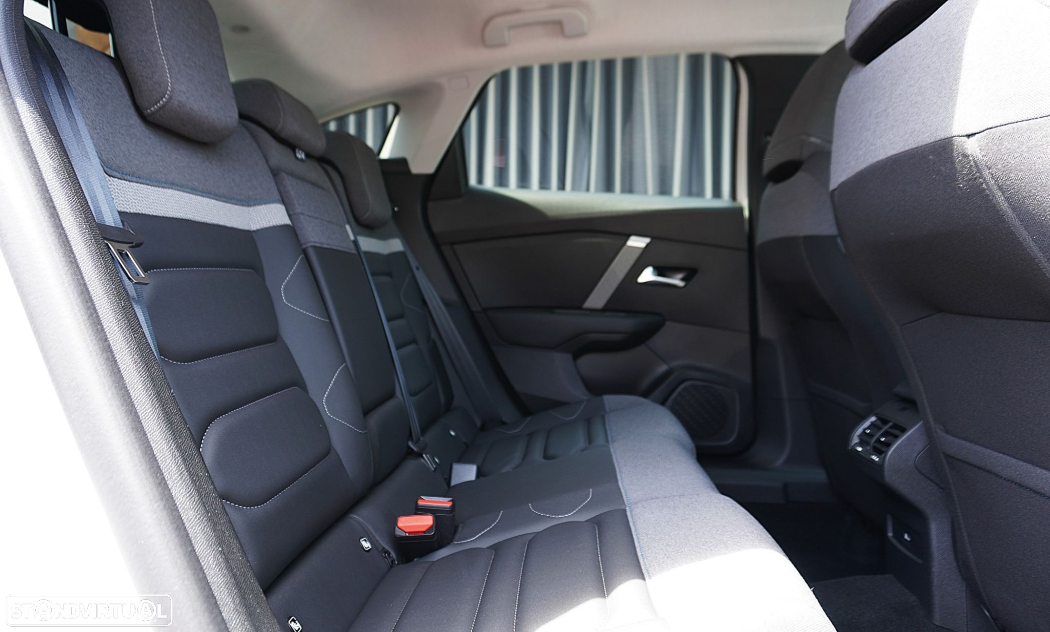 Citroën C4 1.2 PureTech Shine EAT8 - 24
