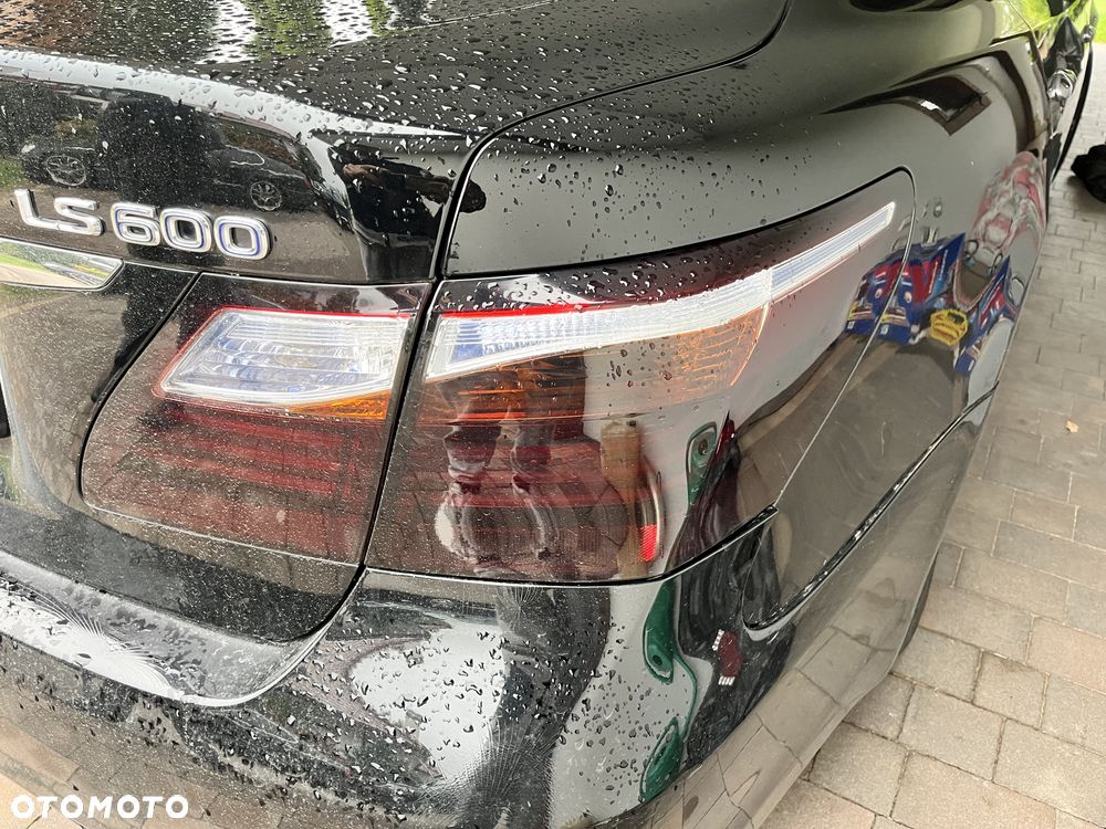 Lampa tył w karoserie Lexus LS600h/ 600hL Lift 10-11r. - 2