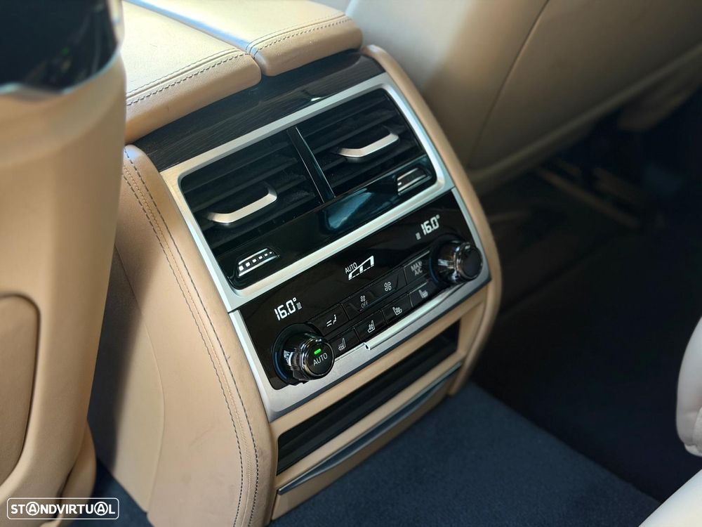 BMW 750 d xDrive Pack M - 27