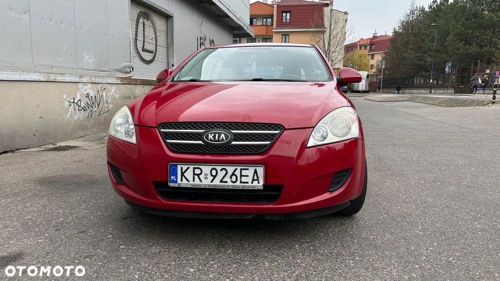 Kia Ceed - 33
