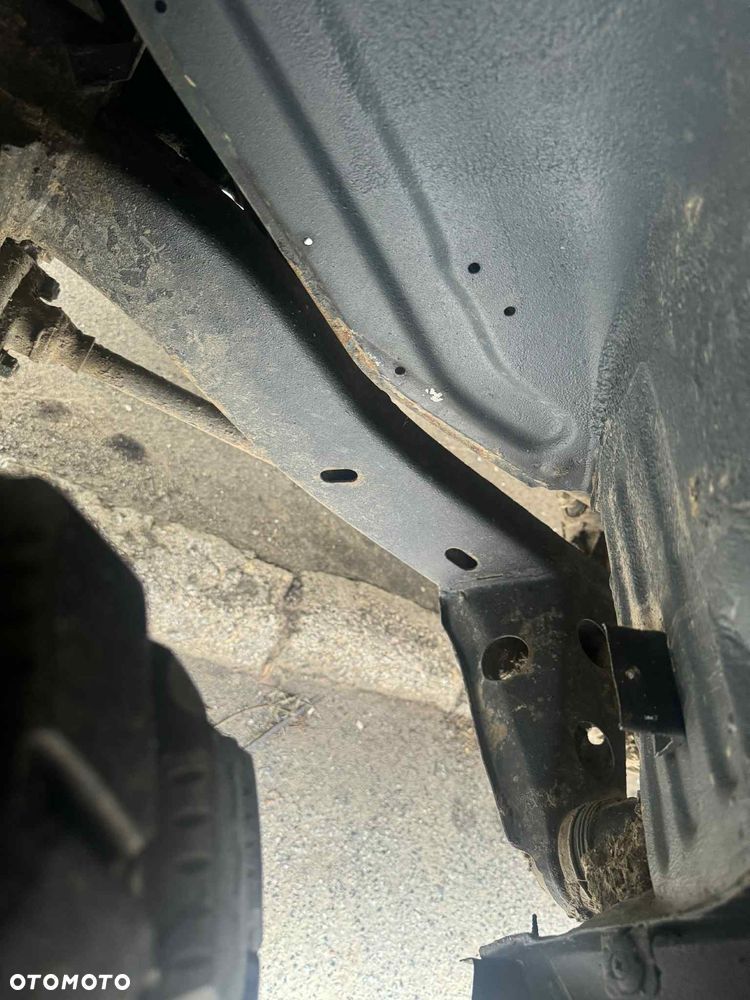 Mitsubishi Pajero - 12