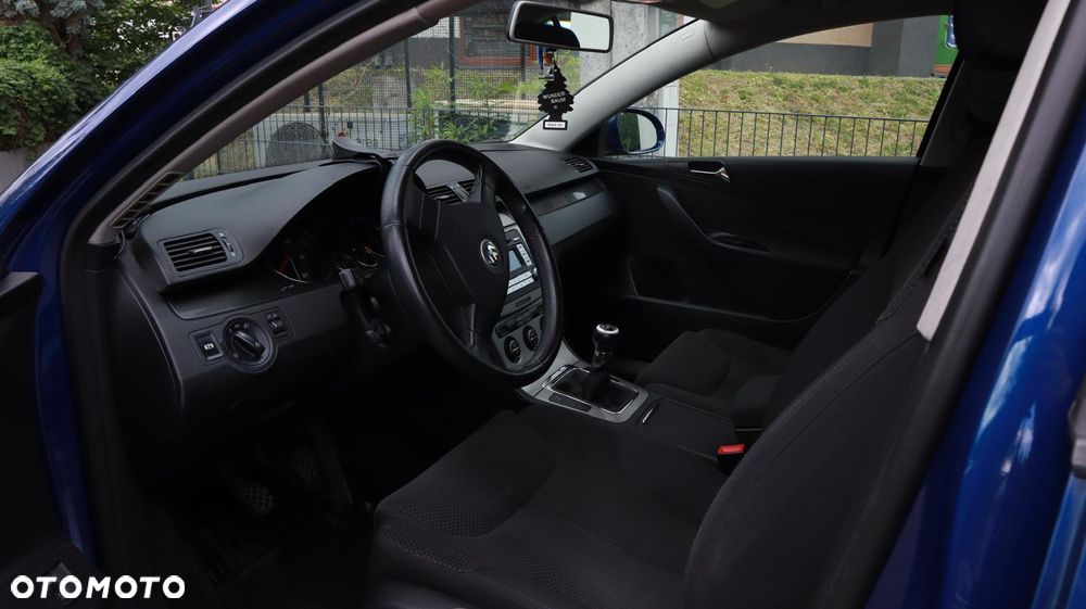 Volkswagen Passat 2.0 TDI Comfortline - 9