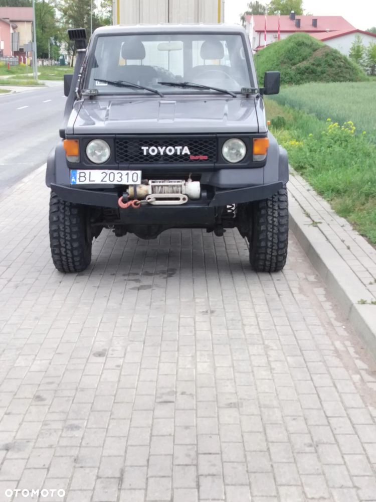 Toyota Land Cruiser - 4