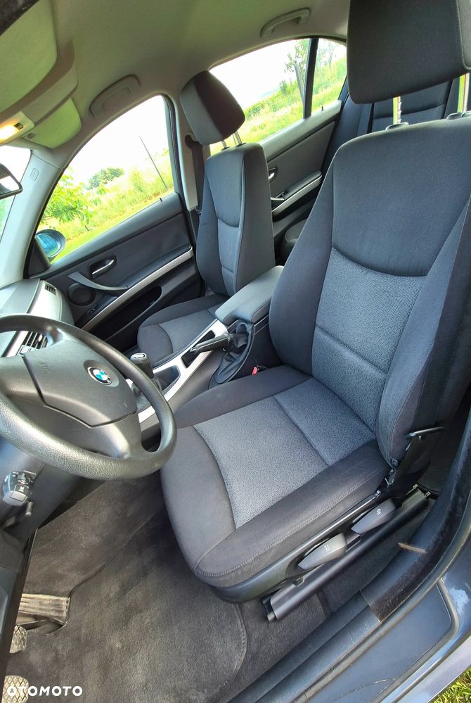 BMW Seria 3 318i - 9