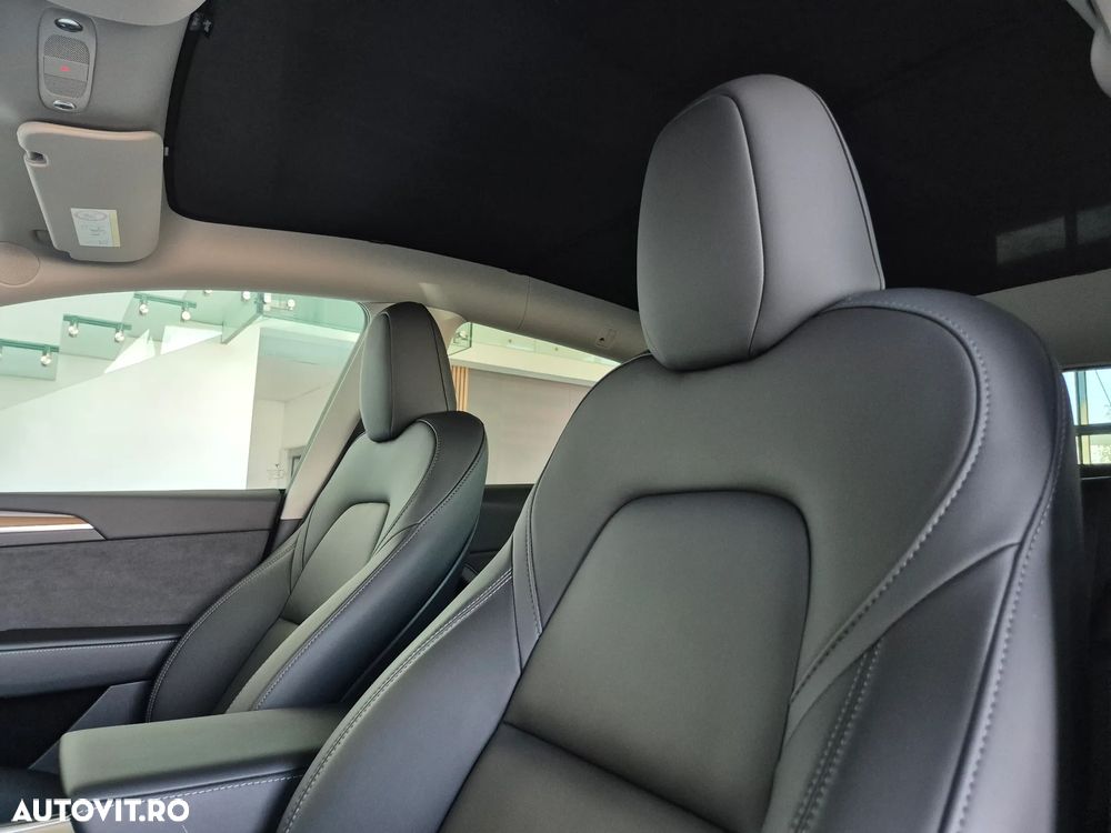 Tesla Model Y Long Range Dual Motor AWD - 12