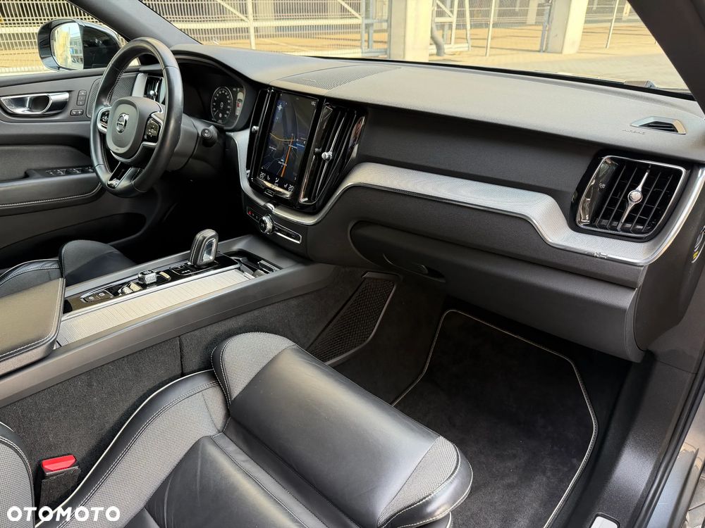 Volvo XC 60 B4 D AWD R-Design - 21