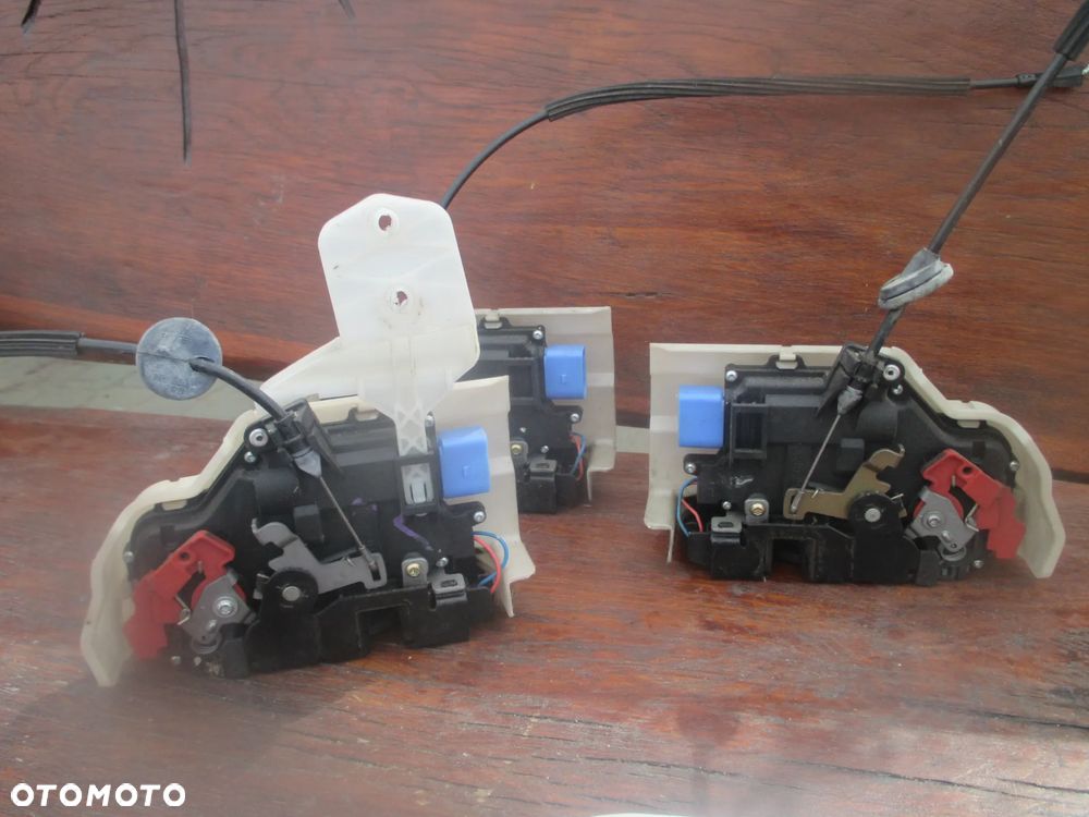 Zamek drzwi lewy prawy przód VW Touran 9pin Europa - 2