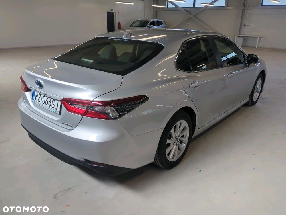 Toyota Camry - 4
