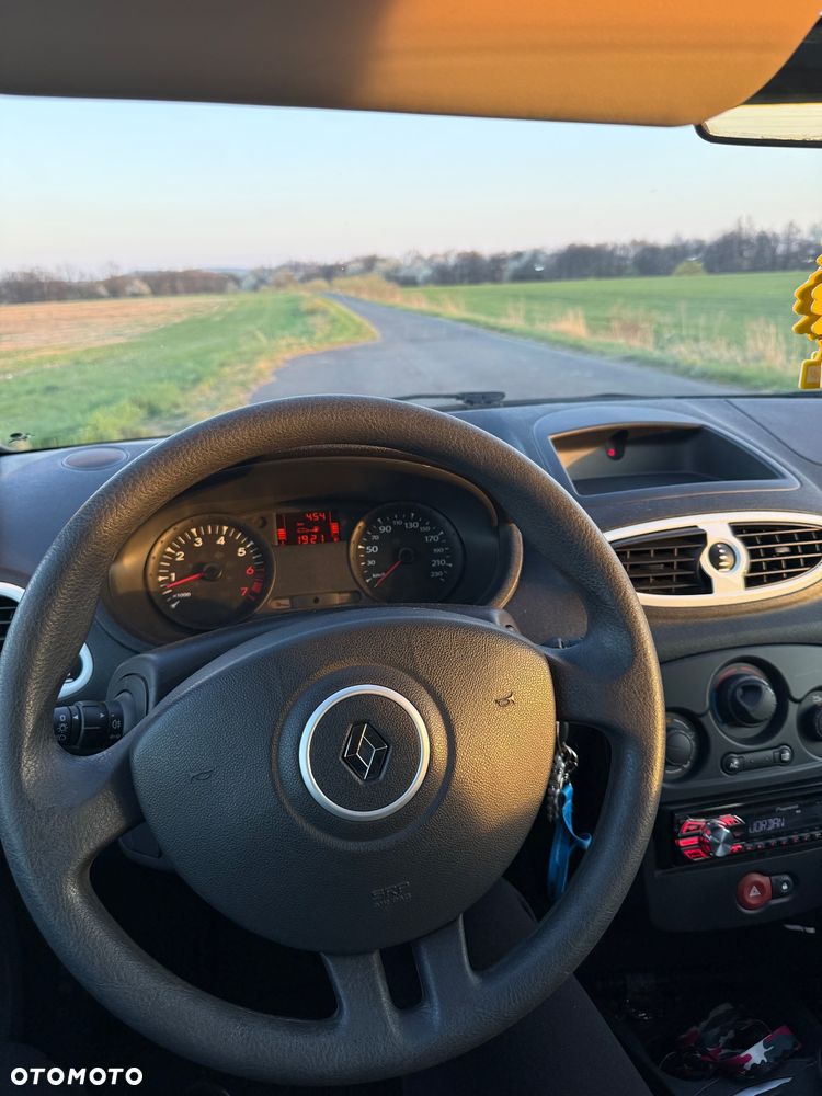 Renault Clio 1.2 16V 75 Yahoo - 12