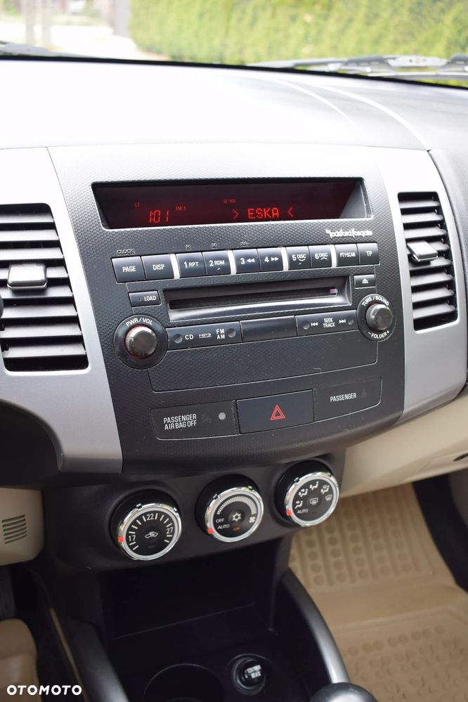 Mitsubishi Outlander 2.0 DID Intense + SE - 16