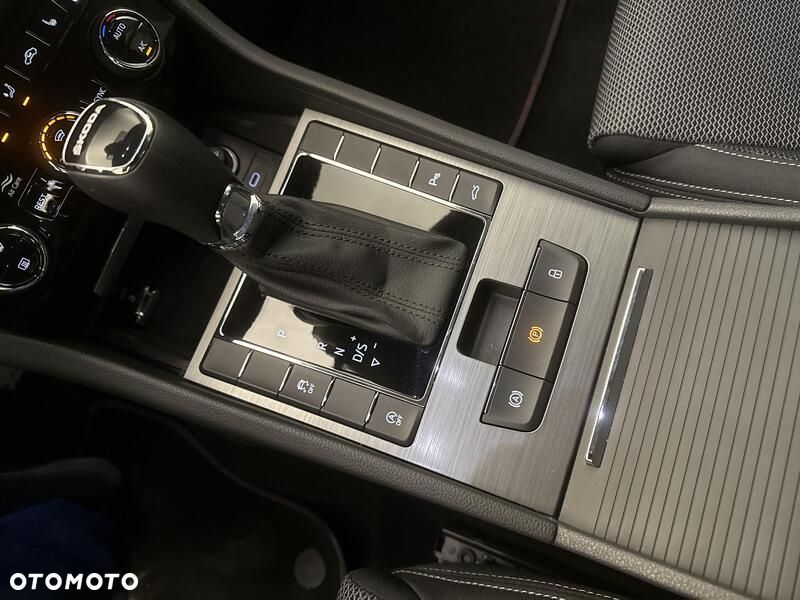 Skoda Superb 2.0 TDI SCR Style DSG - 18