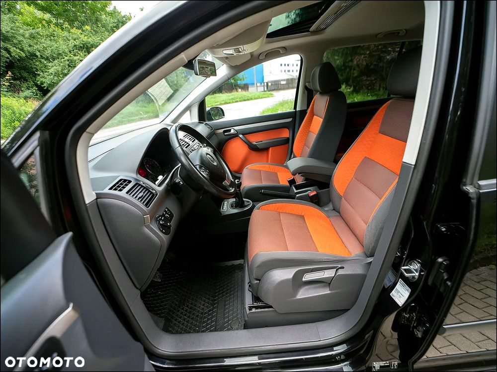 Volkswagen Touran - 18