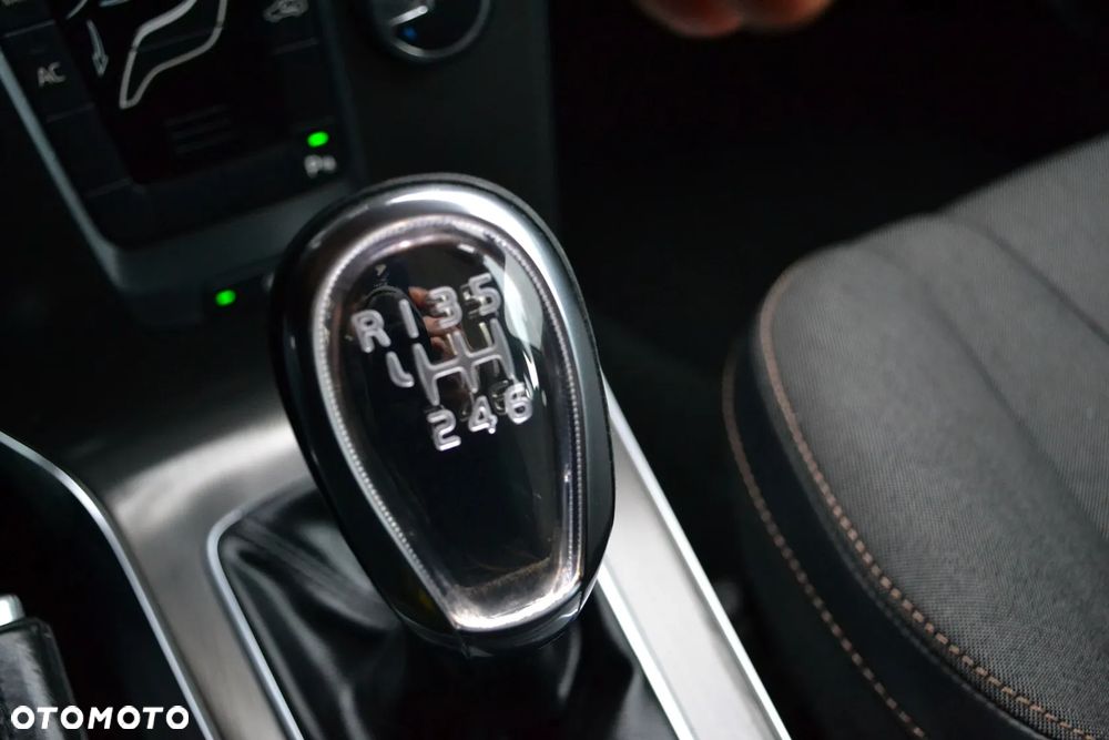 Volvo V40 Cross Country D2 Momentum - 9
