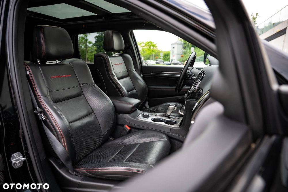 Jeep Grand Cherokee - 28