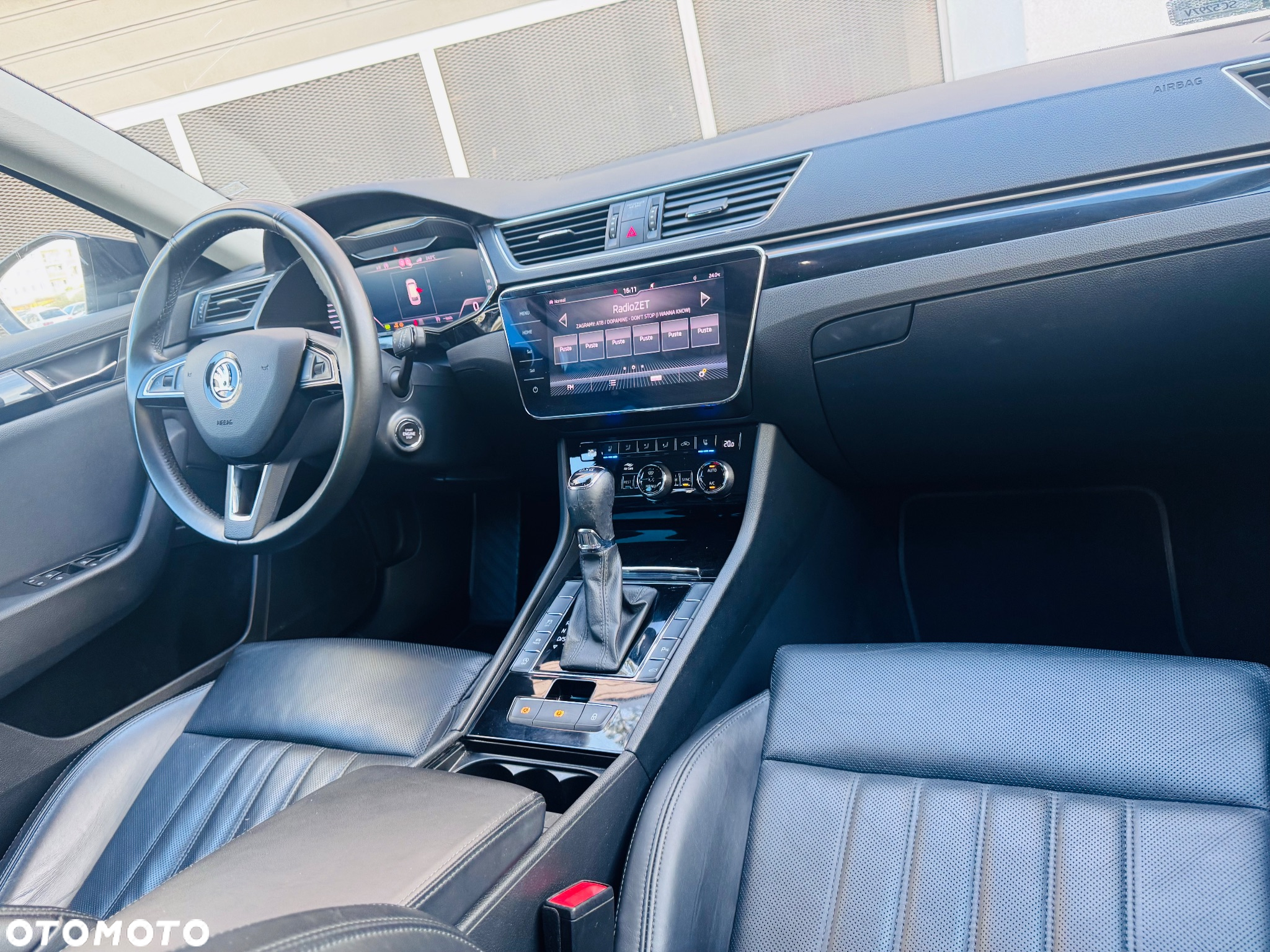 Skoda Superb 2.0 TDI L&K DSG - 23