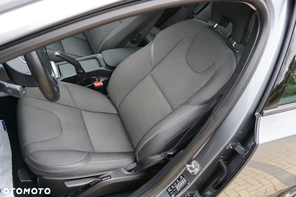 Volvo V40 Cross Country D2 Momentum - 16