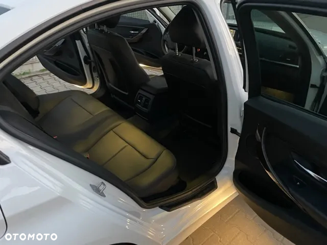 BMW Seria 3 320i - 9
