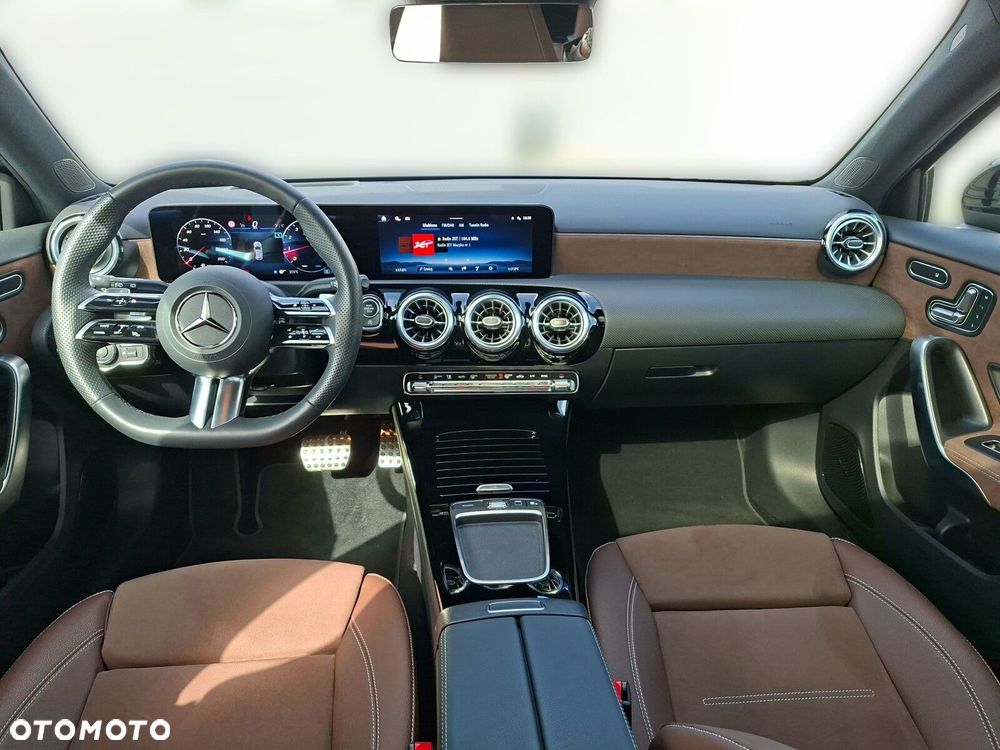 Mercedes-Benz Klasa A 220 4-Matic AMG Line 8G-DCT - 12