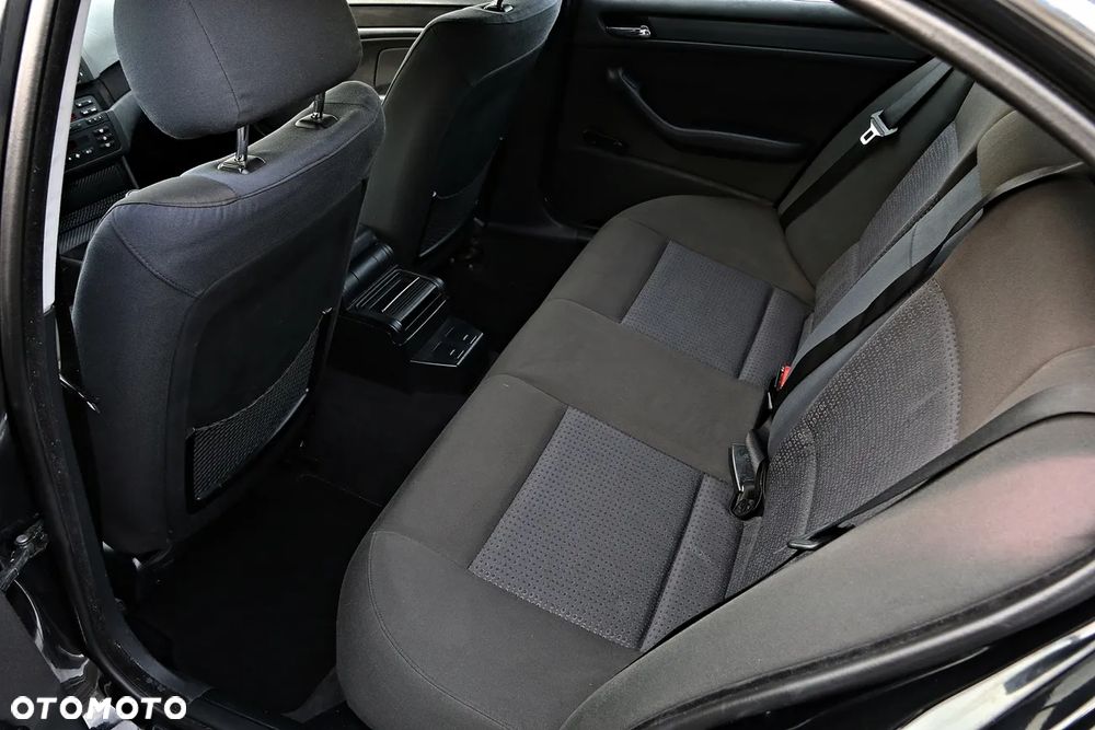 BMW Seria 3 320i - 34