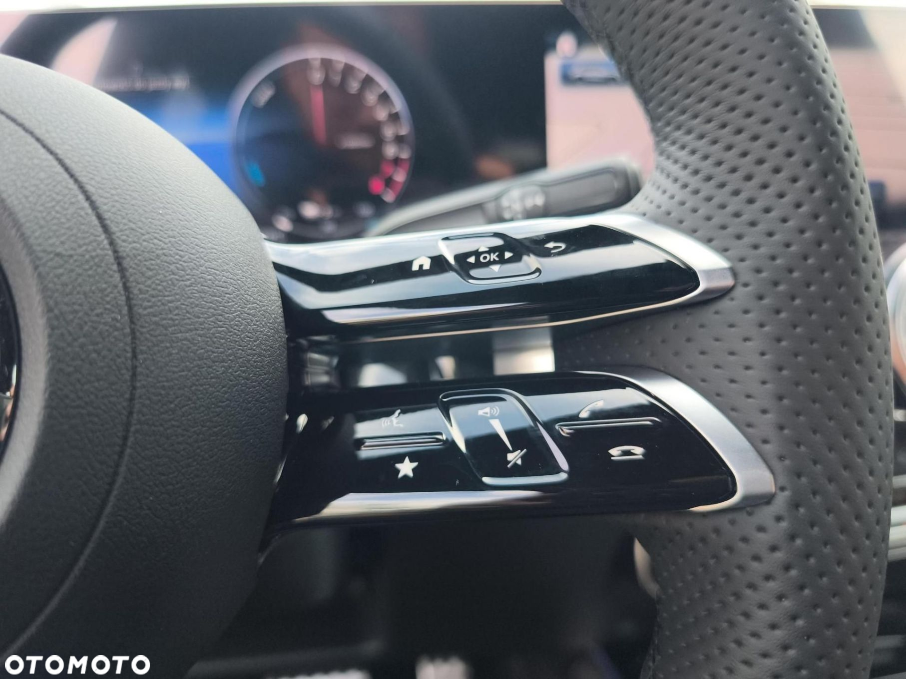 Mercedes-Benz GLA - 12