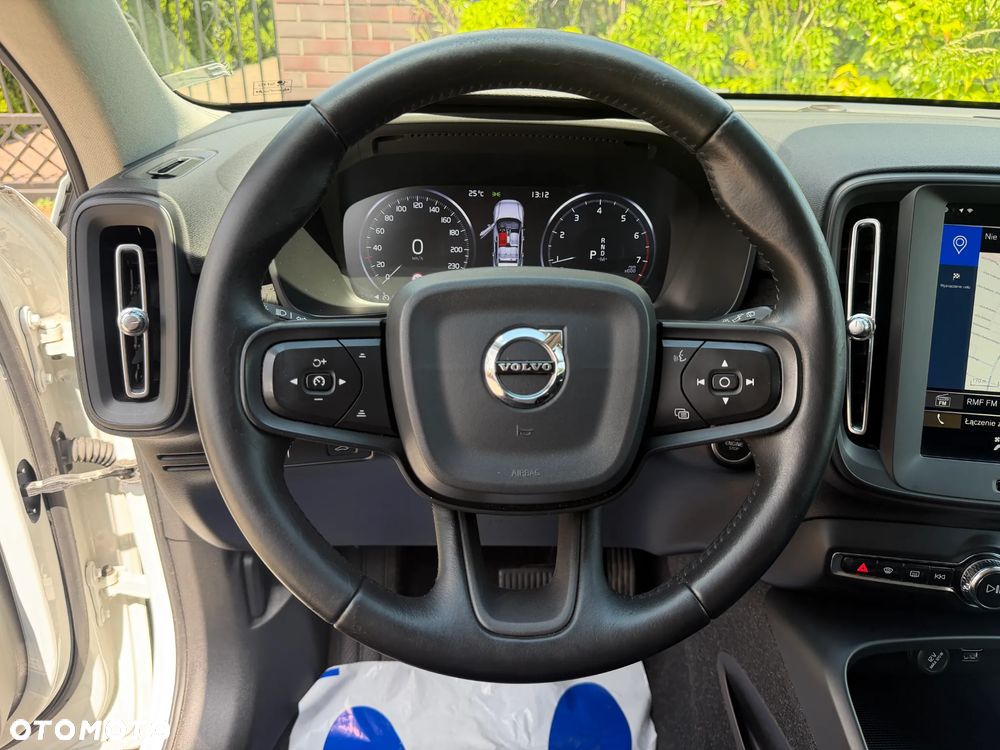 Volvo XC 40 T3 Momentum - 24
