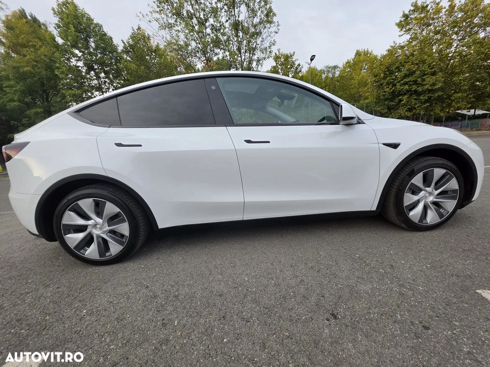 Tesla Model Y - 21