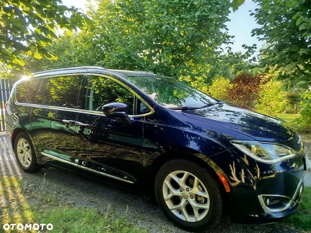 Chrysler Pacifica - 4