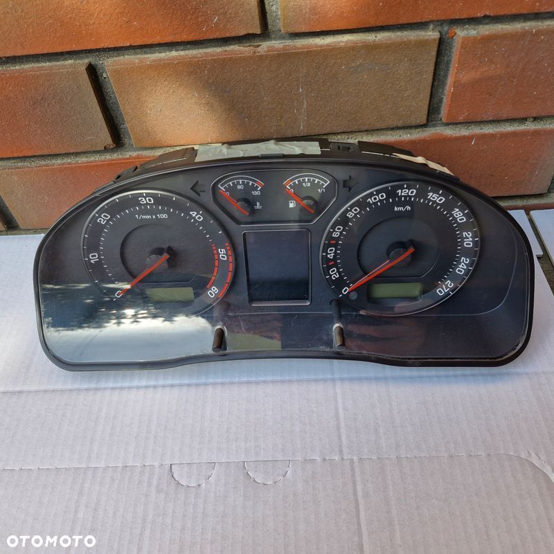 LICZNIK ZEGARY SKODA SUPERB I 1.9 TDI EUROPA 3U0920841A - 1